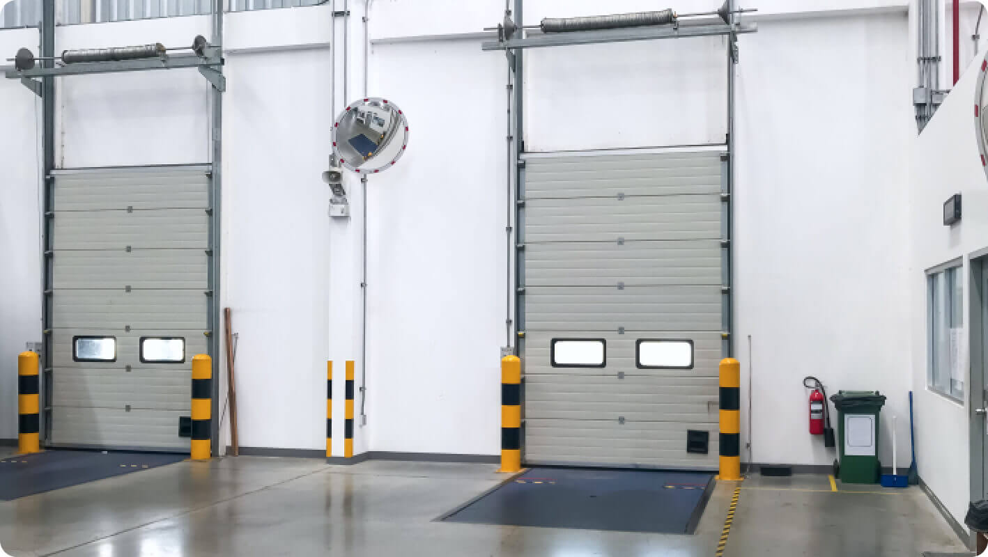 Commercial industrial garage doors
